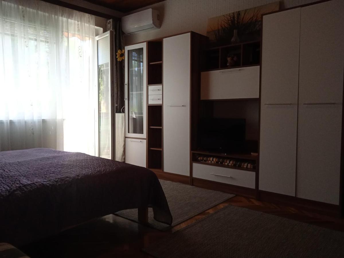 Balaton-Lak Apartmanház Siófok Exterior foto